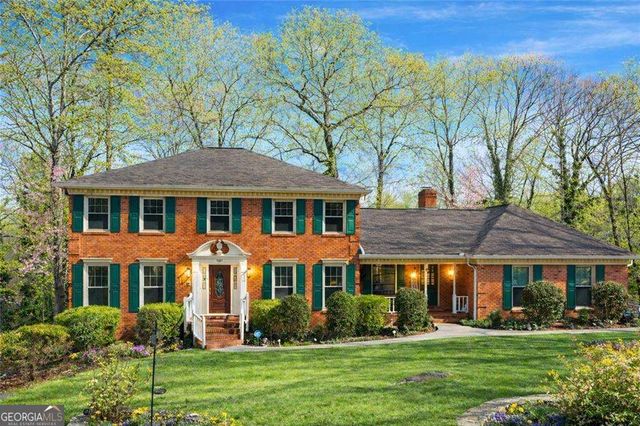 5027 Castlewood Drive SW, Lilburn, GA 30047