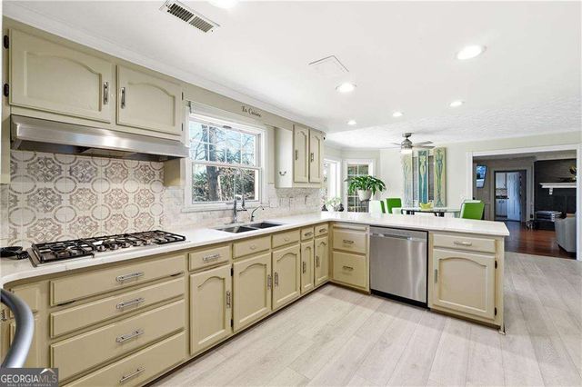 5027 Castlewood Drive SW, Lilburn, GA 30047