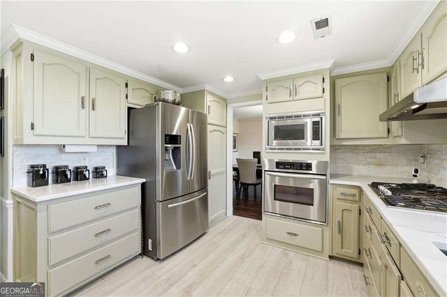 5027 Castlewood Drive SW, Lilburn, GA 30047