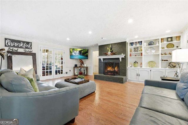 5027 Castlewood Drive SW, Lilburn, GA 30047