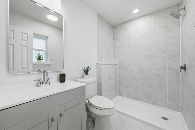 707 Pierce Road, Red Oak, TX 75154