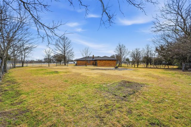 707 Pierce Road, Red Oak, TX 75154