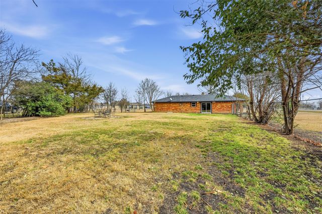 707 Pierce Road, Red Oak, TX 75154