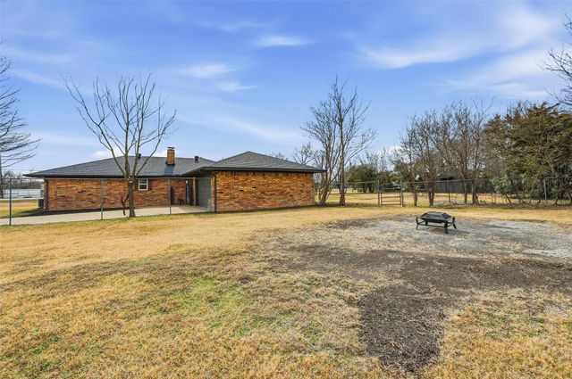 707 Pierce Road, Red Oak, TX 75154