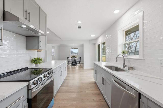 707 Pierce Road, Red Oak, TX 75154