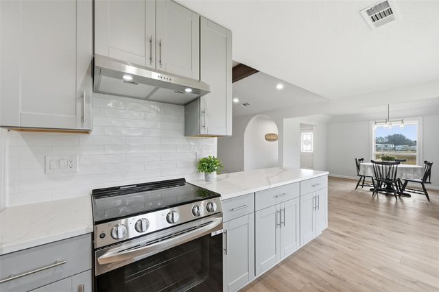 707 Pierce Road, Red Oak, TX 75154