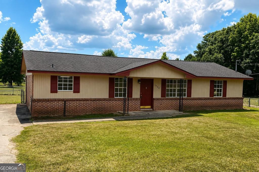 1529 S Davis Road, Lagrange, GA 30241