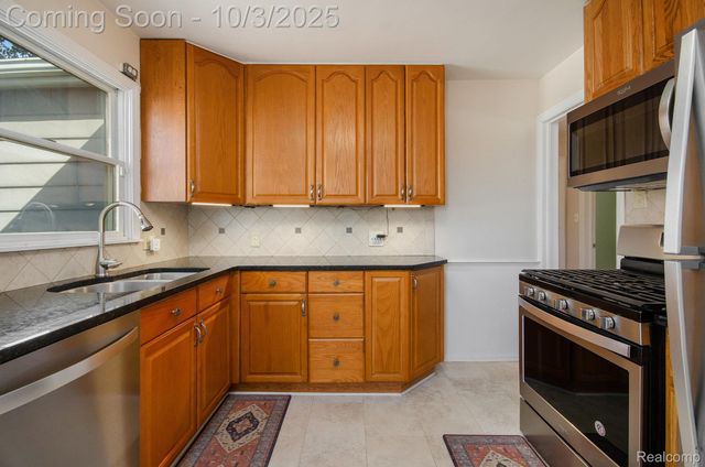 1803 Ardmore Drive, Ferndale, MI 48220