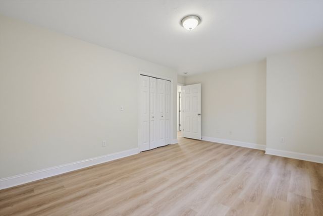 18 Bullard Ave, Worcester, MA 01605