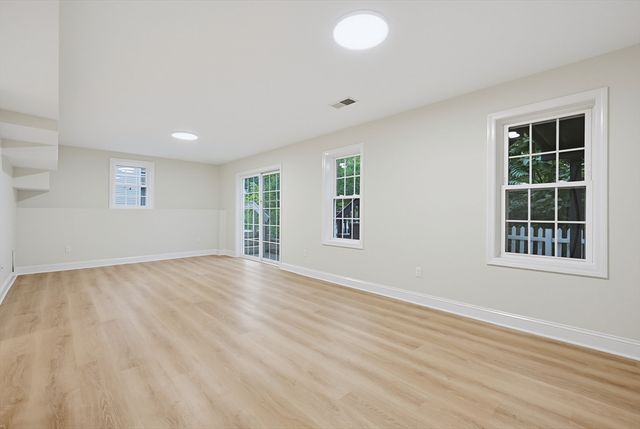 18 Bullard Ave, Worcester, MA 01605