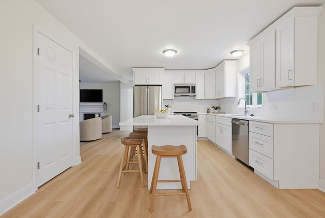 18 Bullard Ave, Worcester, MA 01605