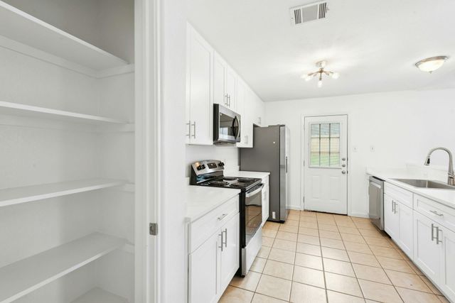 7209 Oak Meadow DR B, Austin, TX 78736