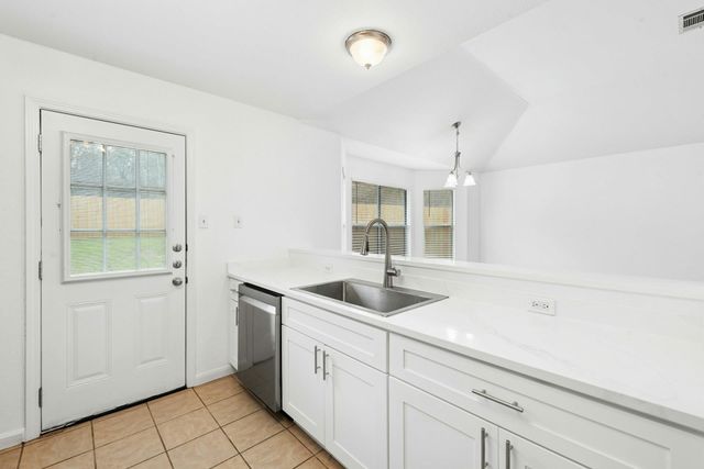 7209 Oak Meadow DR B, Austin, TX 78736