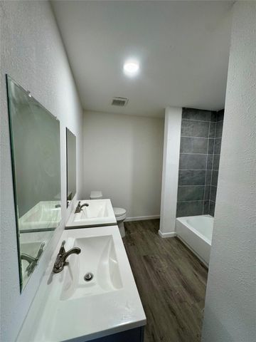 922 W 12th Street, Freeport, TX 77541