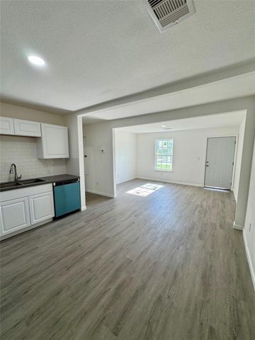 922 W 12th Street, Freeport, TX 77541