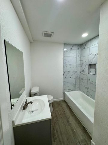 922 W 12th Street, Freeport, TX 77541