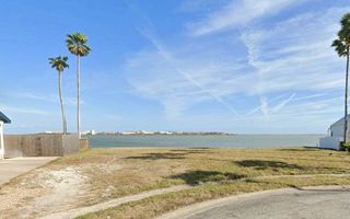 1366 Sandpiper Dr, Corpus Christi, TX 78412
