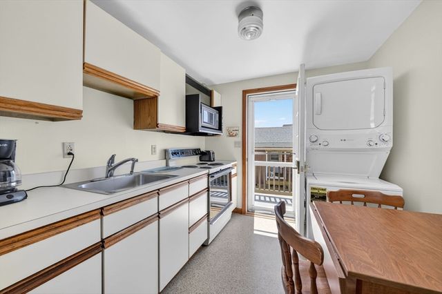 85 F Taylor Ave, Plymouth, MA 02360