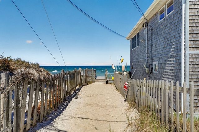 85 F Taylor Ave, Plymouth, MA 02360