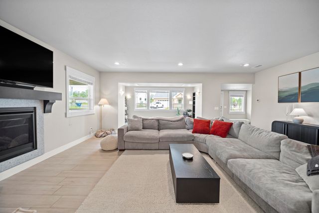 6677 Bandito Drive, Redding, CA 96001