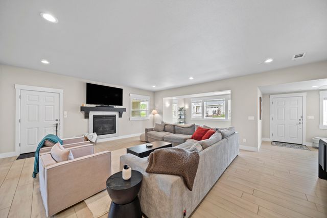 6677 Bandito Drive, Redding, CA 96001