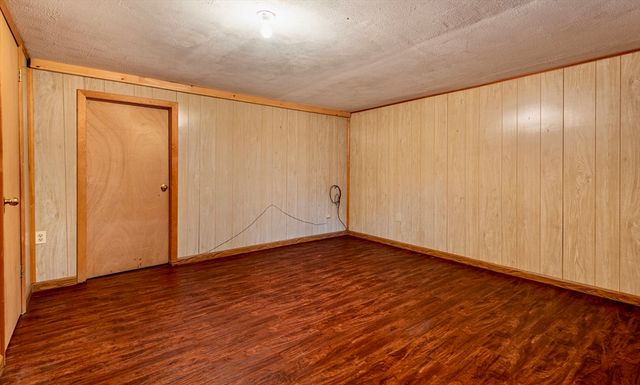 33 Granby Hts 33, Granby, MA 01033