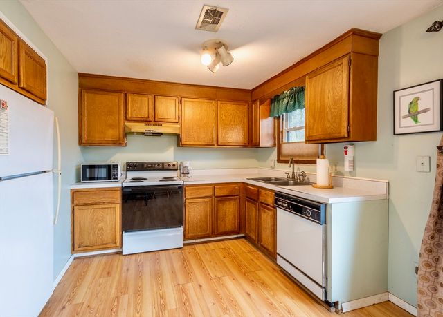 33 Granby Hts 33, Granby, MA 01033