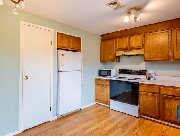 33 Granby Hts 33, Granby, MA 01033