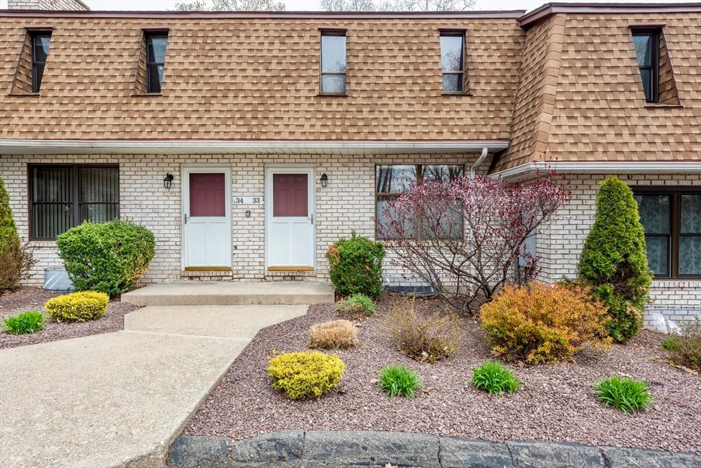 33 Granby Hts 33, Granby, MA 01033