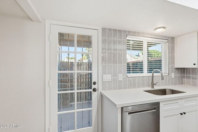 6617 W KINGSTON Lane, Glendale, AZ 85306