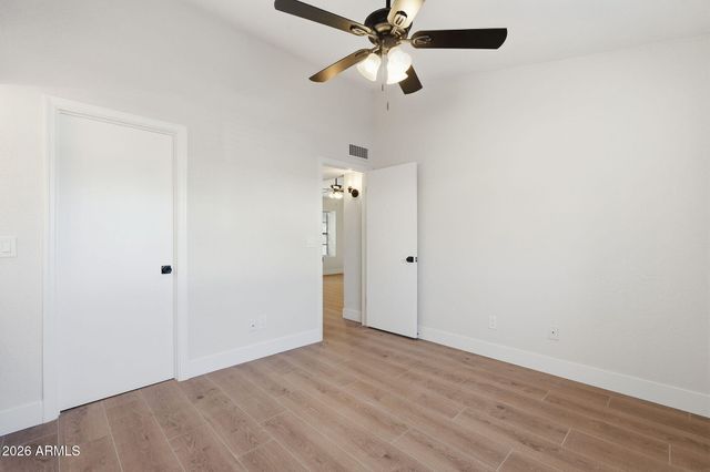 6617 W KINGSTON Lane, Glendale, AZ 85306