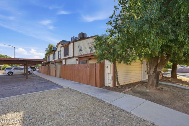 6617 W KINGSTON Lane, Glendale, AZ 85306