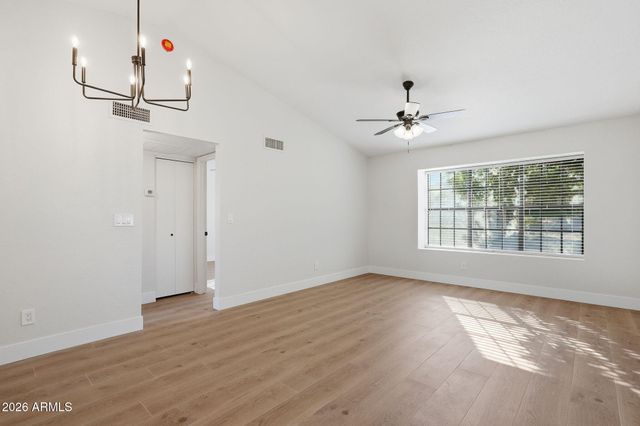 6617 W KINGSTON Lane, Glendale, AZ 85306