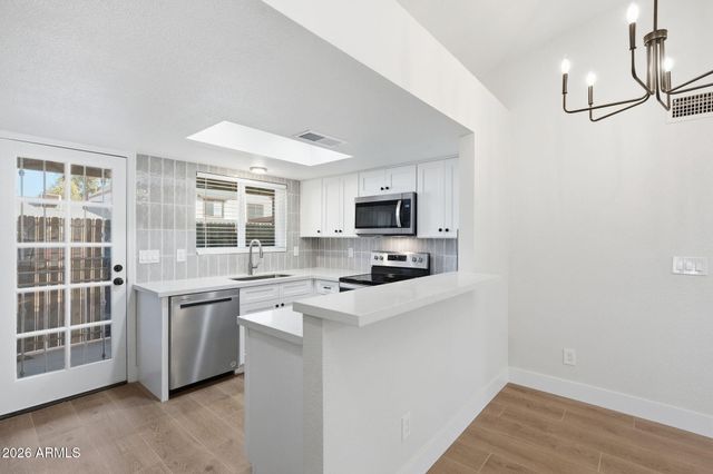 6617 W KINGSTON Lane, Glendale, AZ 85306