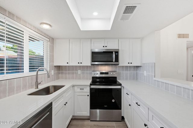 6617 W KINGSTON Lane, Glendale, AZ 85306