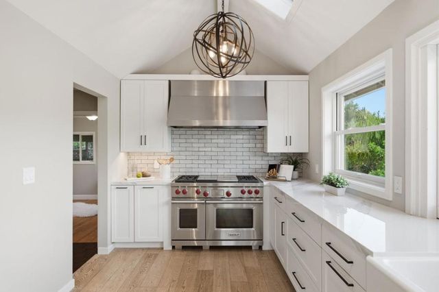 18300 Lakeview Court, Los Gatos, CA 95033