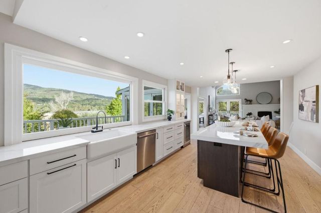 18300 Lakeview Court, Los Gatos, CA 95033