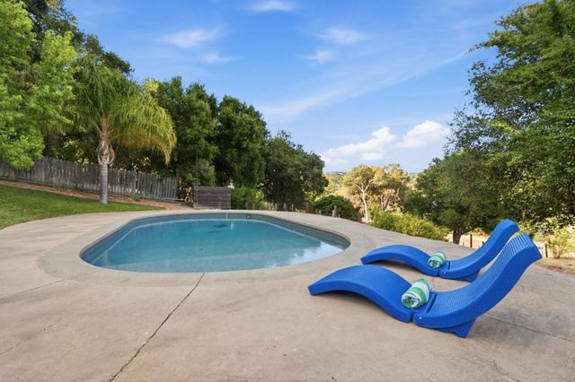 18300 Lakeview Court, Los Gatos, CA 95033