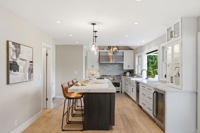18300 Lakeview Court, Los Gatos, CA 95033