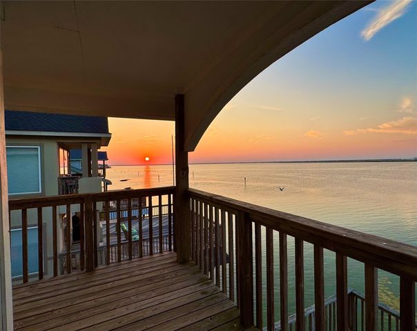 438 Jeanie Lynne Circle, Galveston, TX 77554
