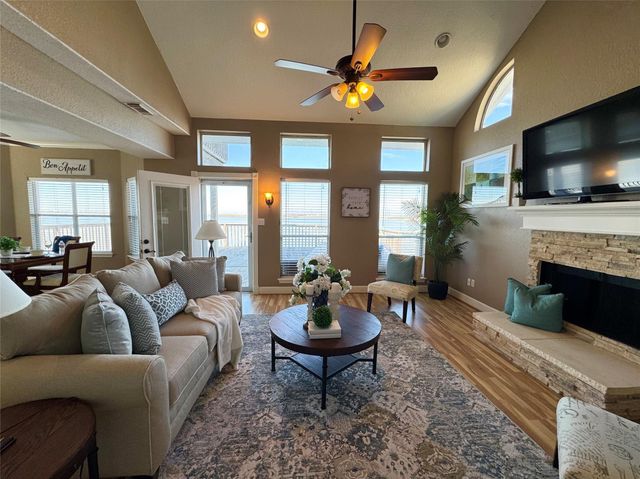 438 Jeanie Lynne Circle, Galveston, TX 77554