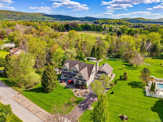 44 Flagler Road, Poughquag, NY 12570