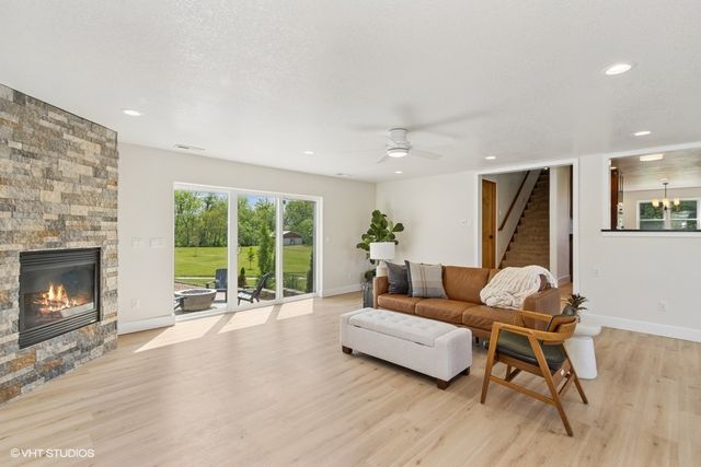 1694 Amana NW, Swisher, IA 52338