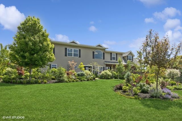 1694 Amana NW, Swisher, IA 52338