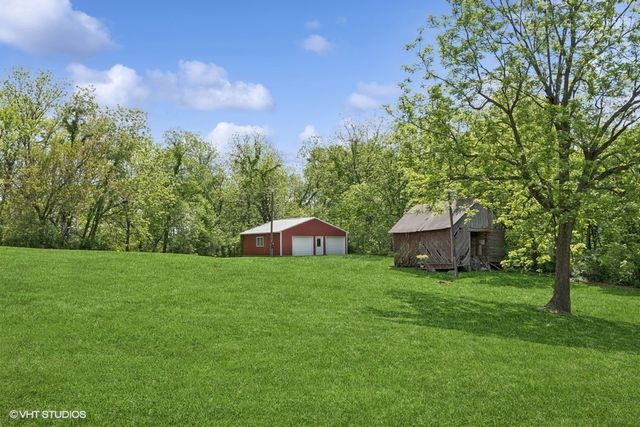 1694 Amana NW, Swisher, IA 52338