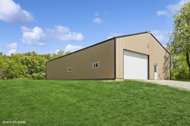 1694 Amana NW, Swisher, IA 52338