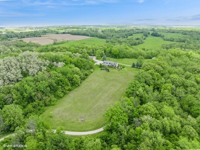 1694 Amana NW, Swisher, IA 52338