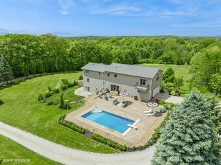 1694 Amana NW, Swisher, IA 52338