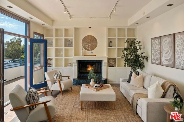 2131 Kew Drive, Los Angeles, CA 90046