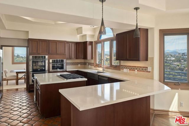 2131 Kew Drive, Los Angeles, CA 90046